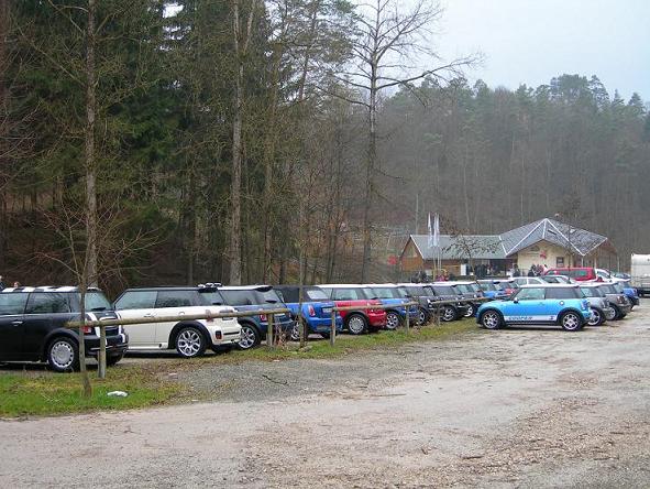 [Bild: HeckansichtParkplatz.JPG]
