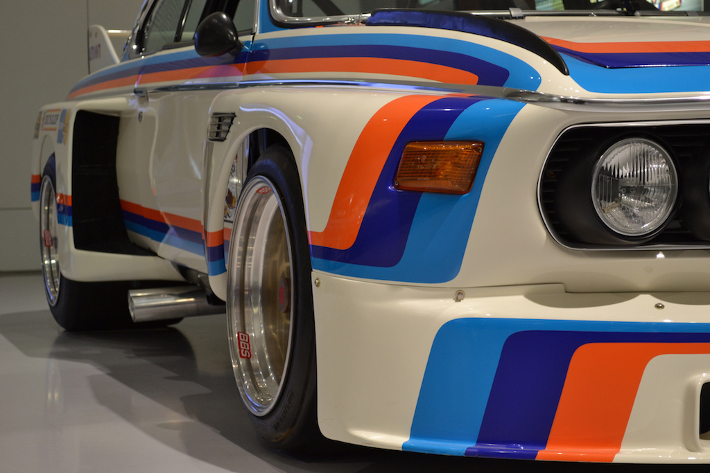 [Bild: bmw_csl_flanke.jpg]