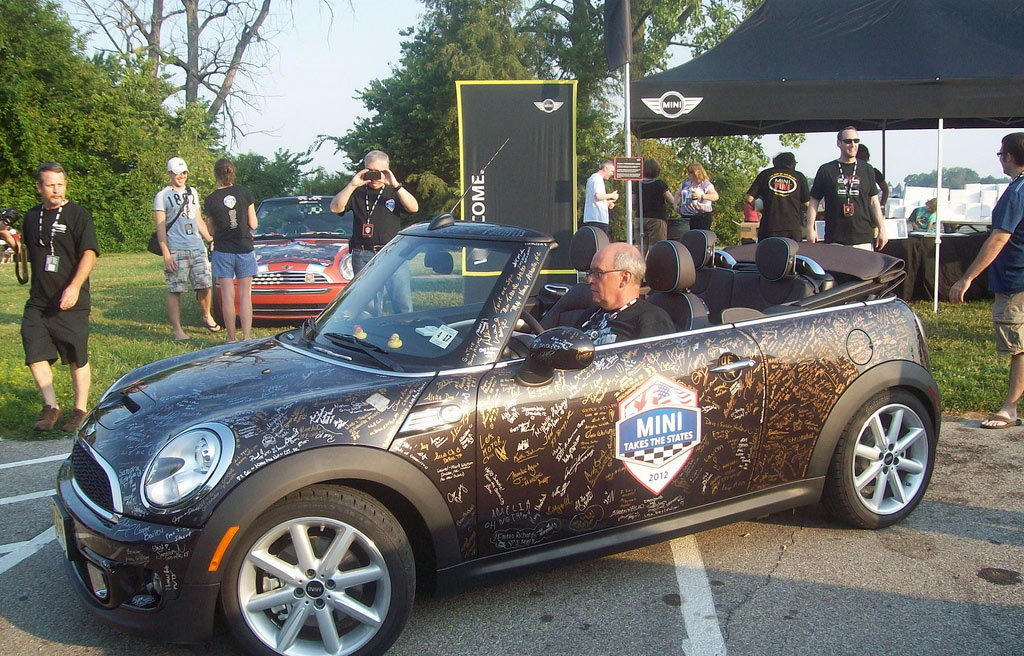 [Bild: mini_cabrio_r57_highgate_takes_the_states_2012.jpg]