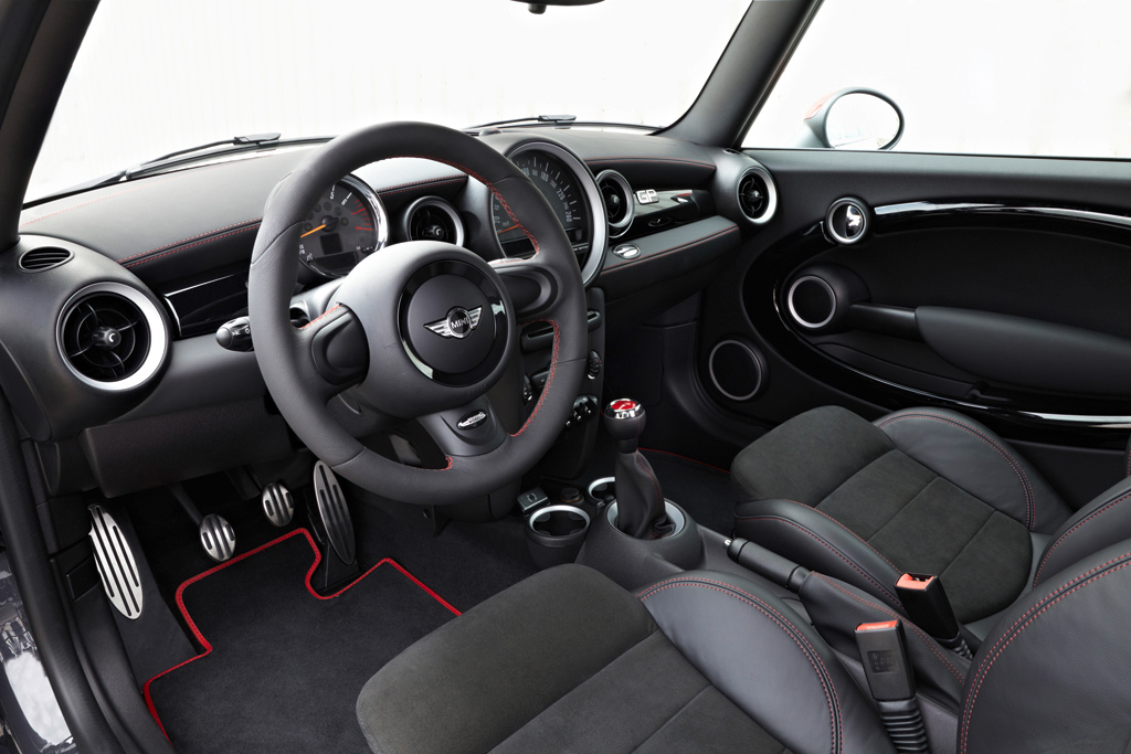 [Bild: mini_jcw_gp_r56_cockpit_02.jpg]