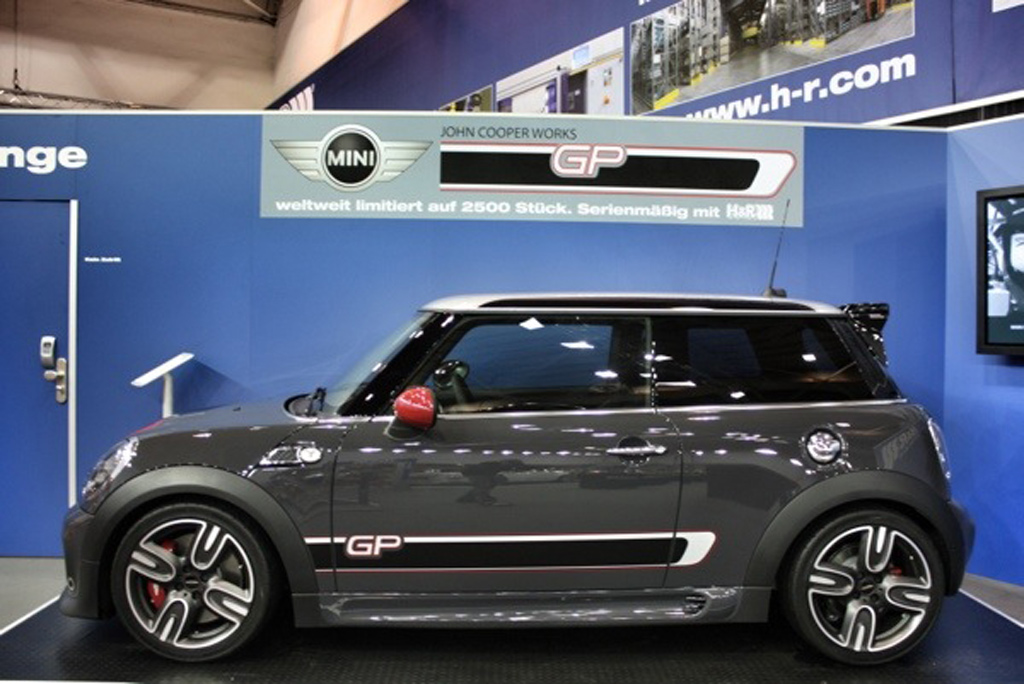 [Bild: mini_jcw_gp_r56_h_r_stand.jpg]