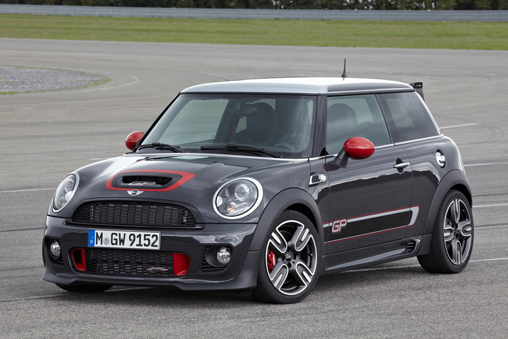 [Bild: mini_jcw_gp_r56_racetrack_front.jpg]