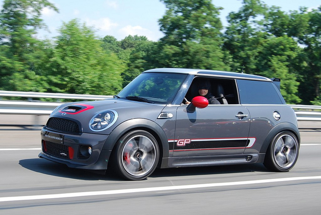 [Bild: mini_jcw_gp_r56_takes_the_states_2012_batman.jpg]