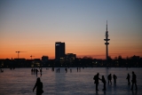 Zugefrorene Alster In Hamburg