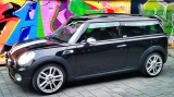 Clubbie Vor Grafitti Wand In Unna