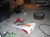 Reperaturarbeiten am Challenge-Mini