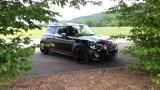 Mini Midnight Black Metallic, Rote Rally Streifen