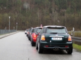 Warten auf der Staumauer