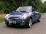 Mini Cooper Cabrio in cool-blue