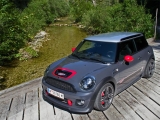 Tiny Auf Der Brücke