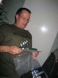 Frank Packt Seine Geburtstagsgeschenke Aus