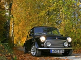 MINI Classic in bunter Umgebung
