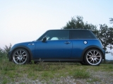 R105 auf hyperblue MINI