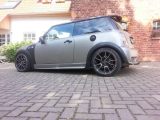 Mini In Matt Grau Metallic Mit Mattschwarzen Applikationen