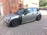 Mini In Matt Grau Metallic Mit Mattschwarzen Applikationen