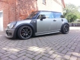 Mini In Matt Grau Metallic Mit Mattschwarzen Applikationen